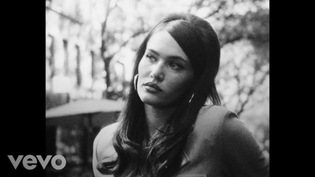 Sienna Spiro - Die On This Hill